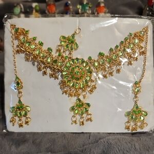Elegant Green and Gold Necklace Set